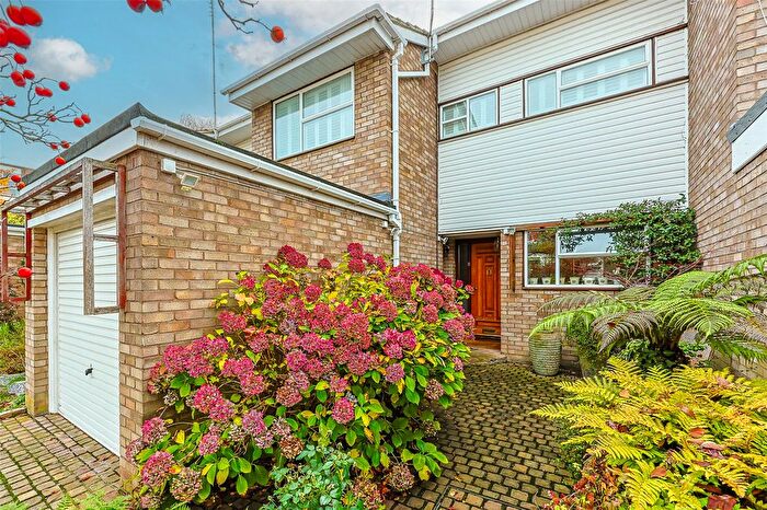 3 Bedroom Terraced House For Sale In Hardwick Green, Ealing, W13