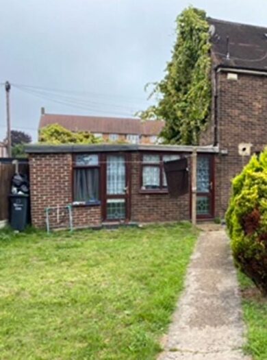 Studio To Rent In Rainham Road South, Dagenham, Essex, RM10