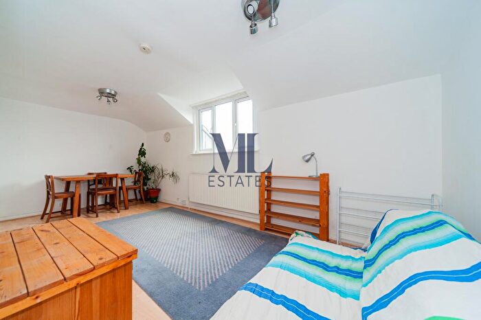 1 Bedroom Flat To Rent In Brondesbury Road, Kilburn, NW6