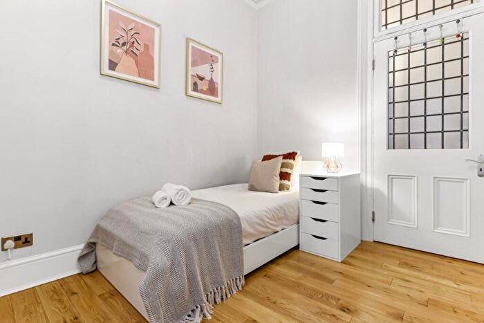 4 Bedroom Apartment To Rent In Hyde Park Mansions, Transept Street, Marylebone, NW1