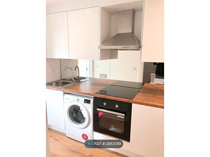 2 Bedroom Flat To Rent In Lowestoft Road, Watford, WD24