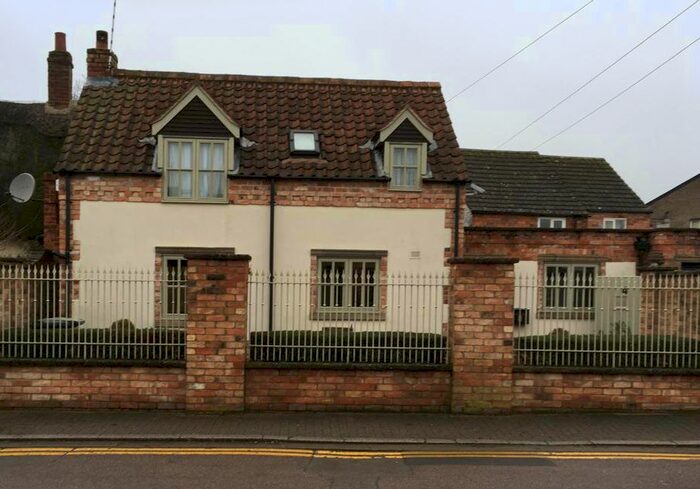 2 Bedroom Detached House To Rent In Crown Street, Oakham, LE15