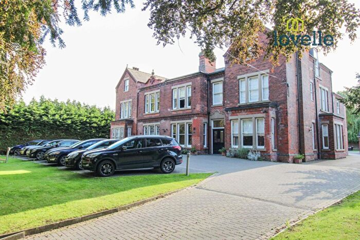 2 Bedroom Flat For Sale In Welholme Avenue, Grimsby, DN32