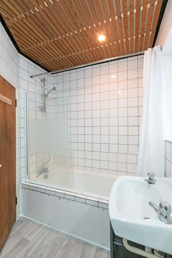 1 Bedroom Flat To Rent In Wormholt Road, London, W12