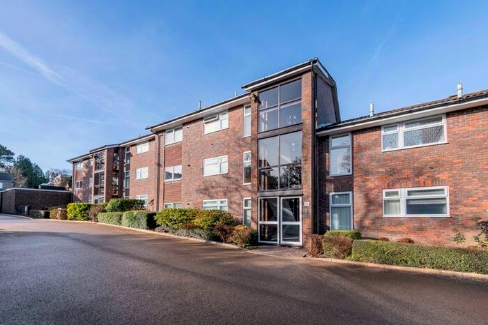 2 Bedroom Flat For Sale In Beacon Road, Crowborough, TN6