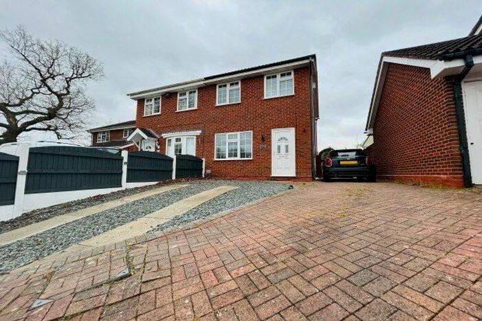 2 Bedroom Property To Rent In Stoneleigh Close, Redditch, B98