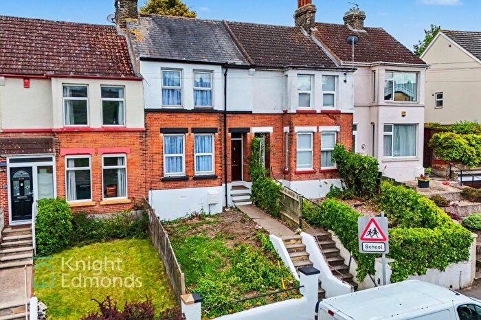 3 Bedroom Terraced House To Rent In Magpie Hall Road, Chatham, ME4