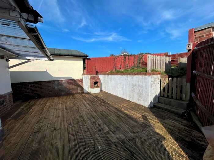 2 Bedroom Detached Bungalow To Rent In Thornhill Rise, Portslade, Brighton, BN41