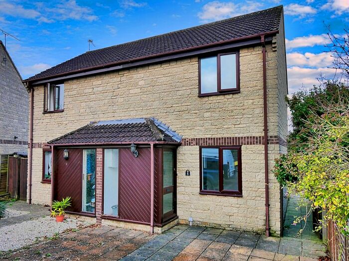2 Bedroom Semi-Detached House To Rent In Burnham Road, Malmesbury, SN16