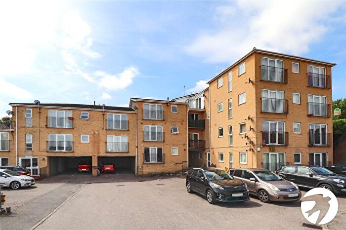 2 Bedroom Flat For Sale In Ruskin Road, Belvedere, DA17