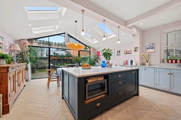 5 Bedroom Detached House For Sale In Holstein Avenue, Weybridge, KT13