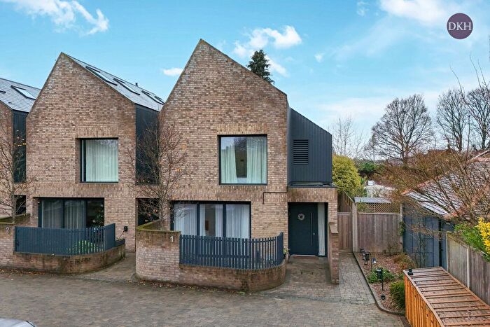 3 Bedroom End Terrace House For Sale In High Road, Watford, Hertfordshire, WD25
