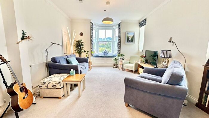2 Bedroom Flat For Sale In Old London Road, Hastings, TN35