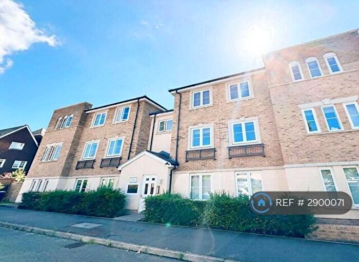 2 Bedroom Flat To Rent In Anstey Road, Farnham, GU9