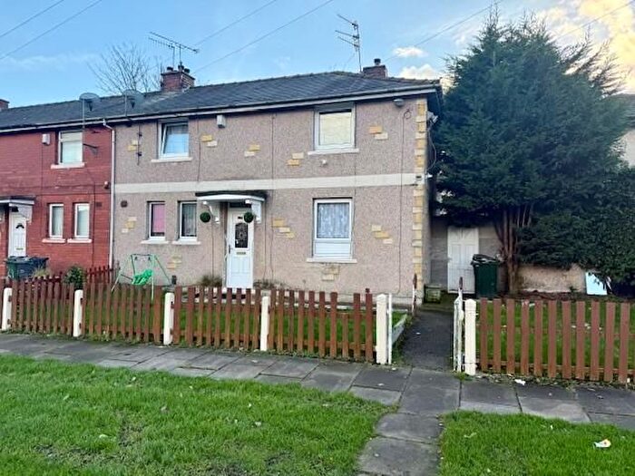 3 Bedroom End Of Terrace House For Sale In Ashton Avenue, Scholemoor, BD7