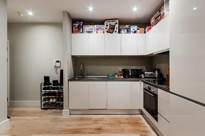 1 Bedroom Flat To Rent In Parkway, Chelmsford, Essex, CM2