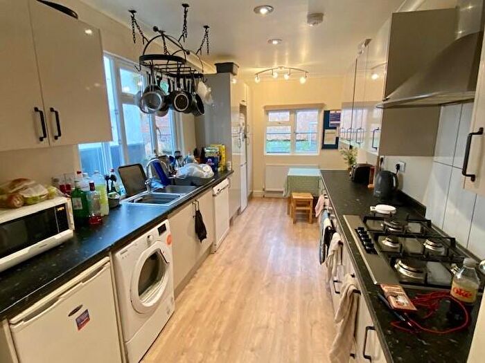 5 Bedroom House To Rent In Old Tiverton Road, Exeter, EX4