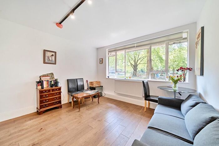 1 Bedroom Flat For Sale In Hallfield Estate, London, W2