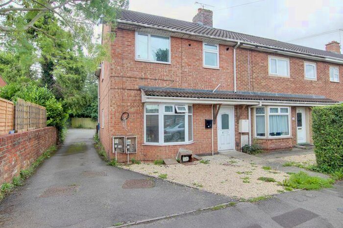 2 Bedroom Flat To Rent In Manor Road, Trowbridge, BA14