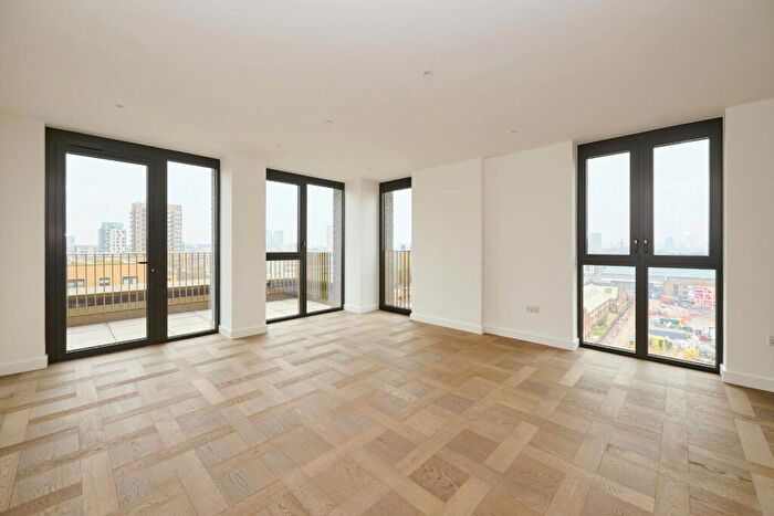 2 Bedroom Flat To Rent In Boxwood Gardens, London Dock, E1W