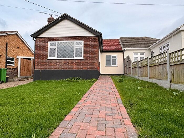 3 Bedroom Semi Detached Bungalow For Sale In Oakleigh Avenue, Hullbridge, Essex, SS5