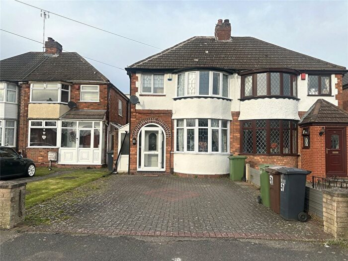 3 Bedroom Semi-Detached House For Sale In Wellsford Avenue, Solihull, West Midlands, B92