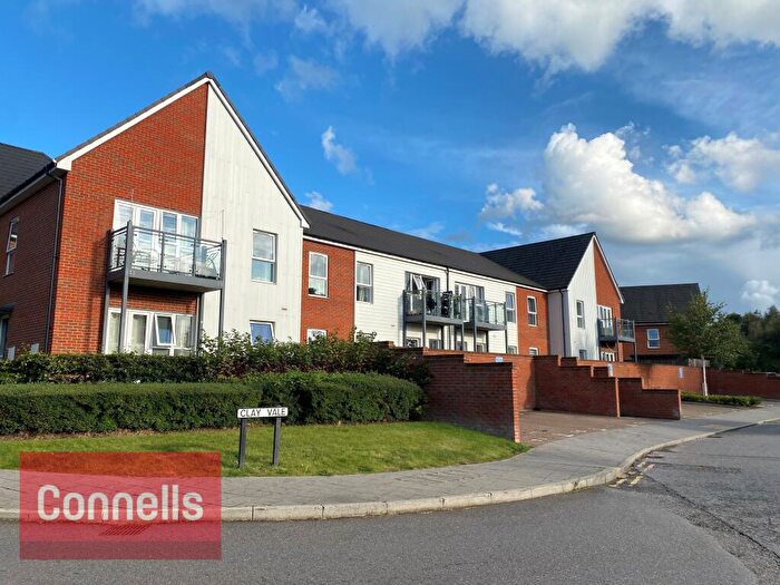 2 Bedroom Apartment To Rent In Pondtail Avenue, RH12
