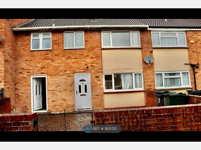 3 Bedroom Terraced House To Rent In Oak Tree Road, Ashford, TN23