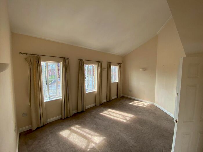 2 Bedroom Flat To Rent In Draymans Court, Stockwell, SW9