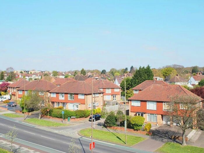 3 Bedroom Flat To Rent In Bexley Road, Eltham, London SE9