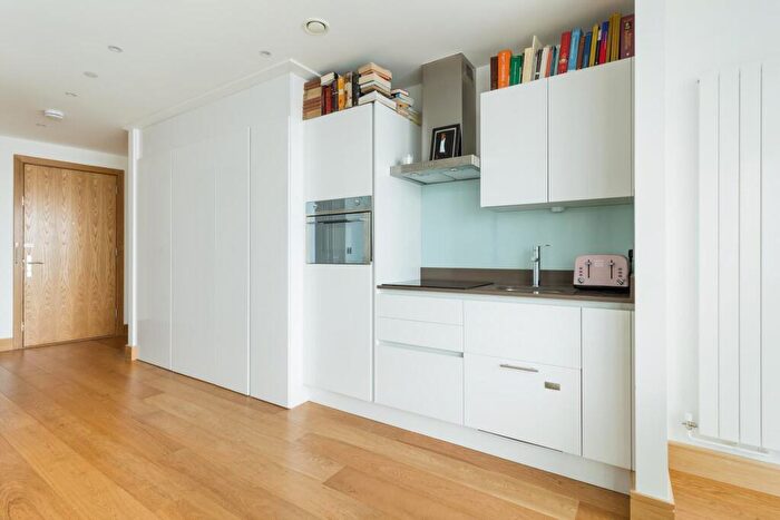 Apartment To Rent In Arena Tower, Crossharbour Plaza, Canary Wharf, London, E14