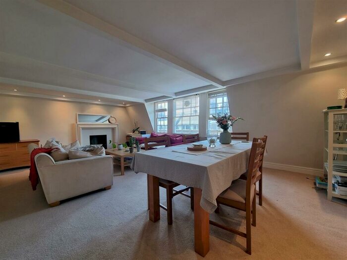 3 Bedroom Flat To Rent In Brock Street, Bath, BA1