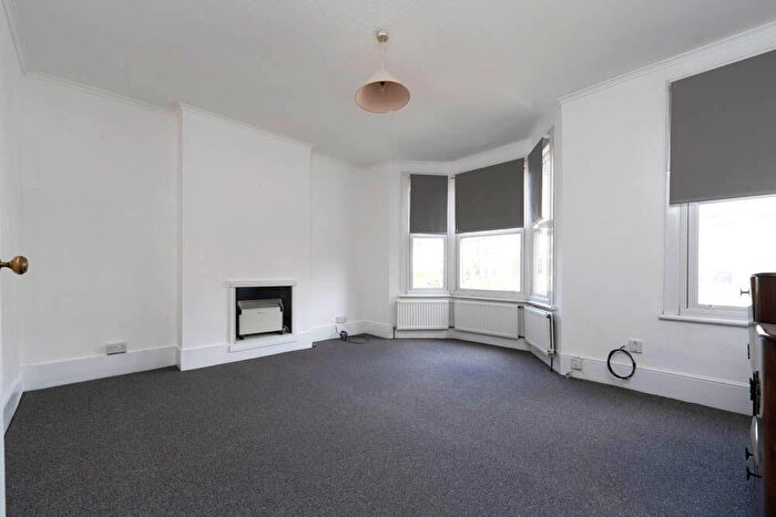 1 Bedroom Flat To Rent In Bulwer Road, Upper Leytonstone, E11
