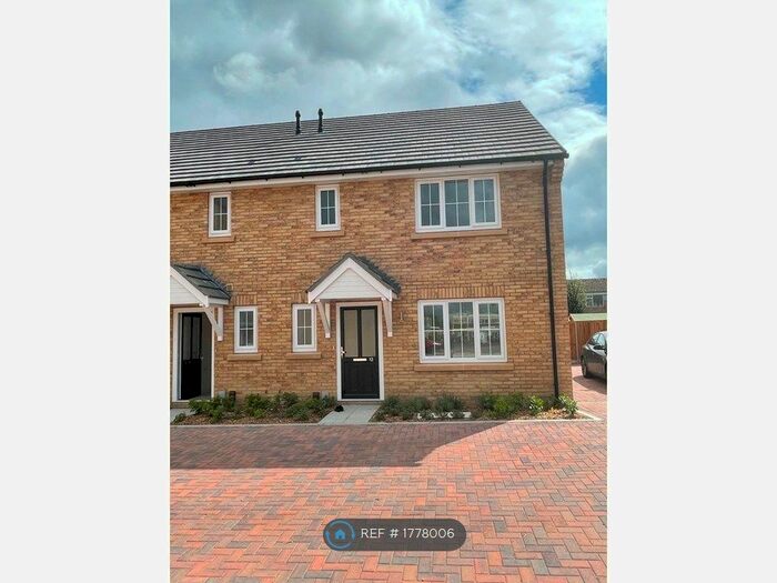 3 Bedroom Semi-Detached House To Rent In Tilia Close, Windsor, SL4