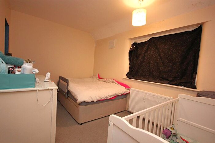 3 Bedroom Terraced House For Sale In Gloucester Crescent, Rushden, NN10
