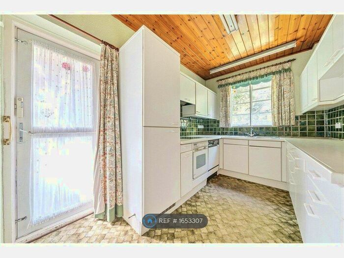 4 Bedroom Semi-Detached House To Rent In Howberry Road, Edgware, HA8