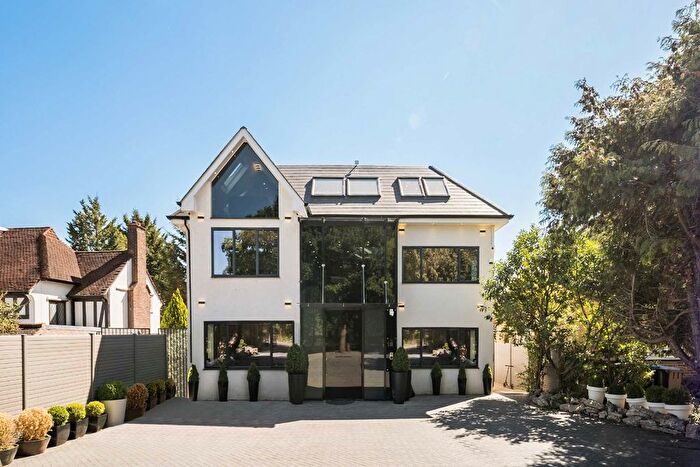 5 Bedroom Detached House To Rent In Waggon Road, Barnet, EN4