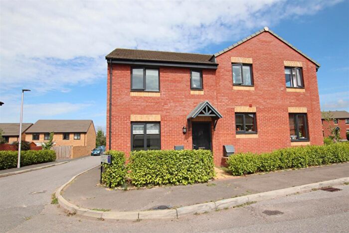 3 Bedroom Semi-Detached House For Sale In Roman Avenue, Exeter, EX1