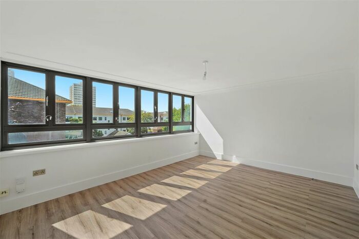 4 Bedroom Flat To Rent In Mogden Lane, Isleworth, TW7