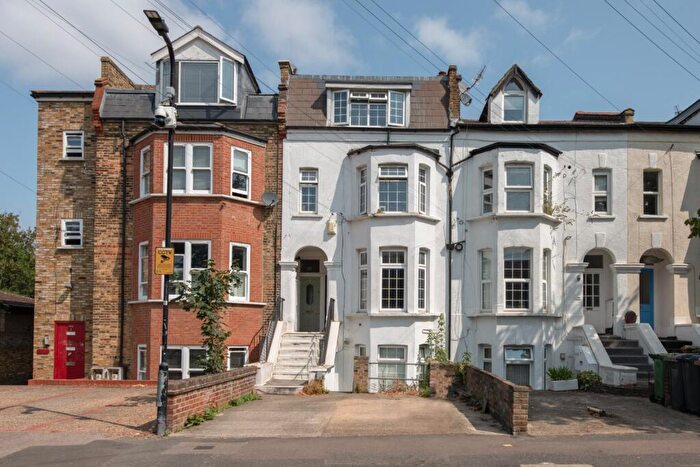 1 Bedroom Maisonette For Sale In Wallwood Road, Leytonstone, London, E11