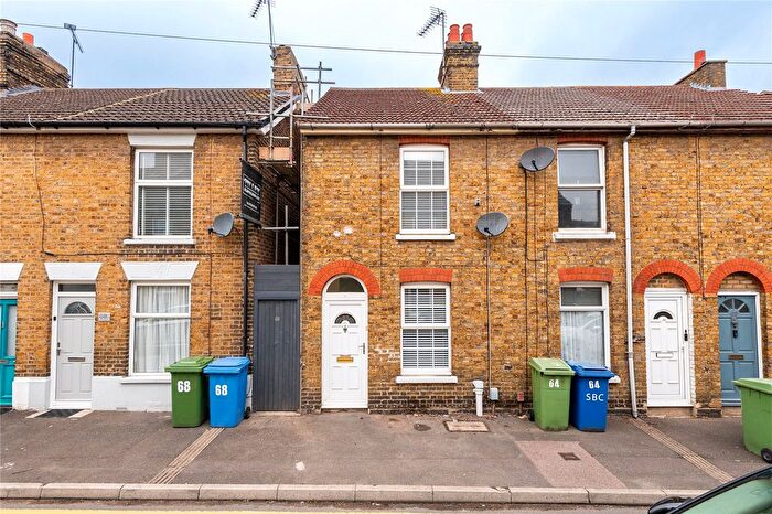 2 Bedroom End Terrace House To Rent In William Street, Sittingbourne, Kent, ME10