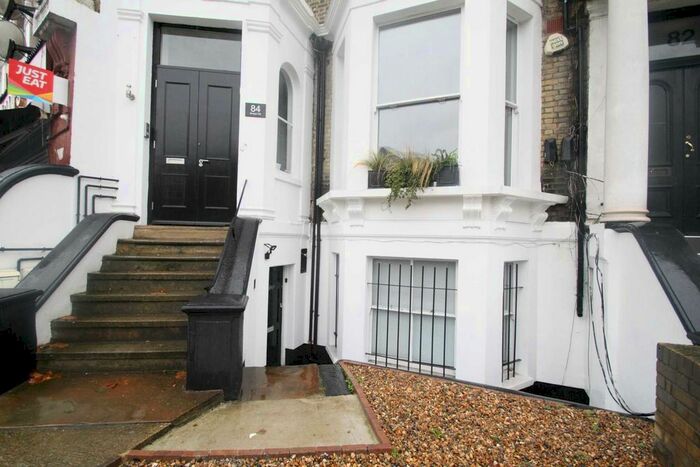 2 Bedroom Flat To Rent In Brixton Hill, London, SW2