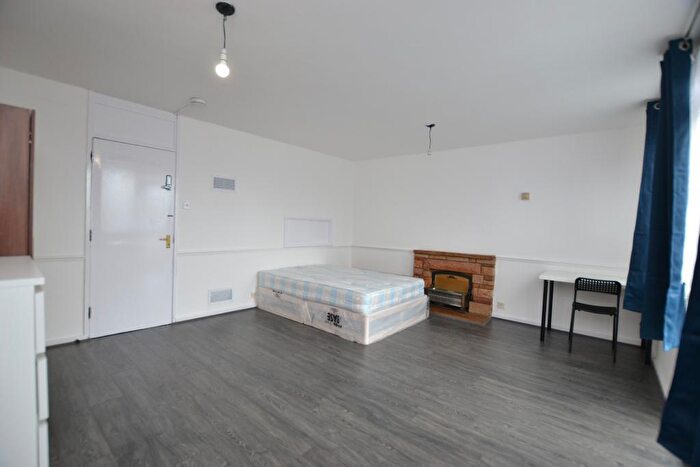 4 Bedroom Flat To Rent In Ronald Street, London, E1