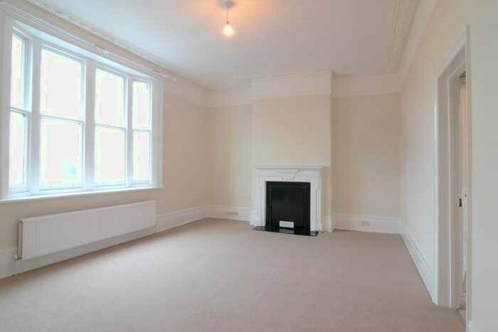 2 Bedroom Flat To Rent In Rocks Lane, Barnes, London, SW13