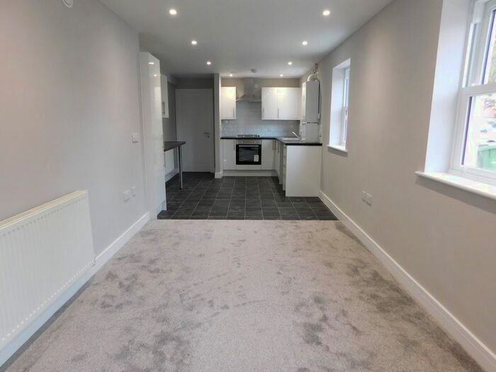 1 Bedroom Flat To Rent In Fratton Road, Portsmouth, PO1