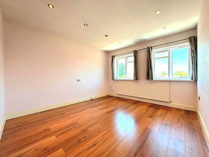 2 Bedroom Flat To Rent In Cannon Lane, Pinner, HA5
