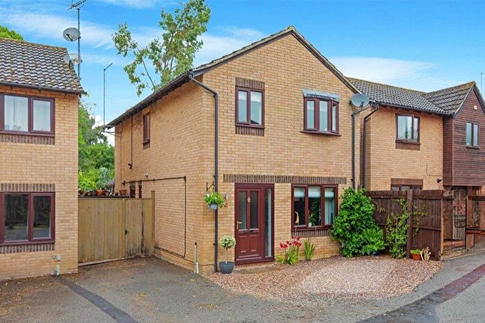 3 Bedroom Detached House For Sale In Walsingham Avenue, Kettering, Northamptonshire, NN15