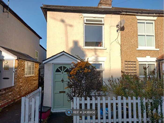 2 Bedroom End Of Terrace House To Rent In Wellesley Road, Brentwood, CM14