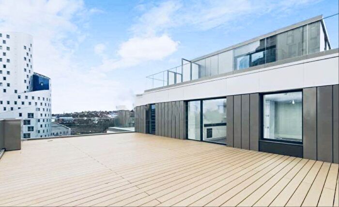 3 Bedroom Flat To Rent In Dunn House, North End Road, Wembley, Middlesex, HA9