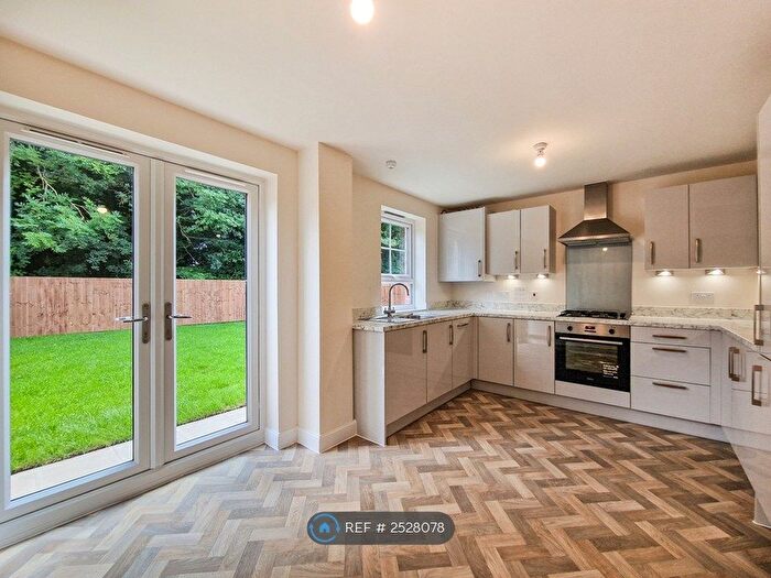 3 Bedroom Semi-Detached House To Rent In Lamb Close, Nottingham, NG13